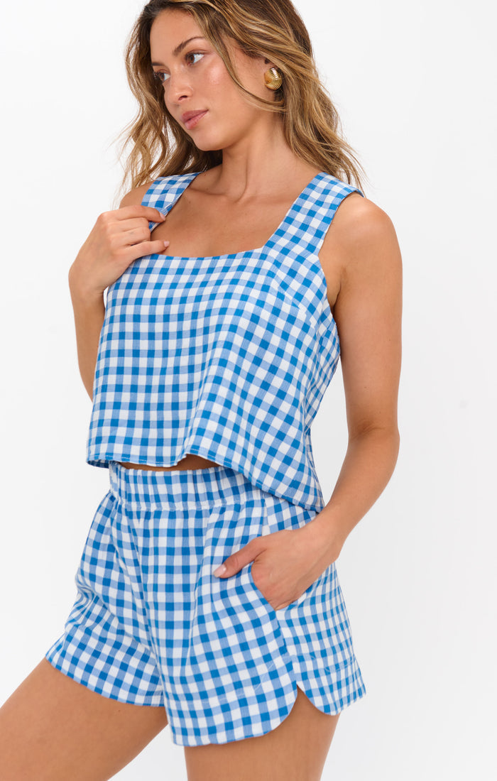badge_model-wears-size-s