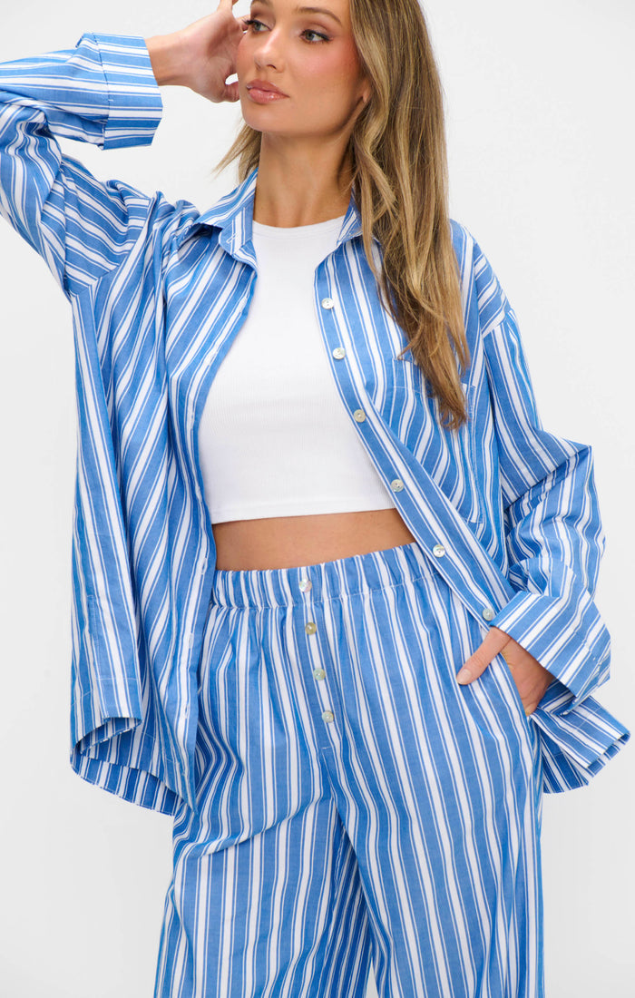 badge_model-wears-size-s