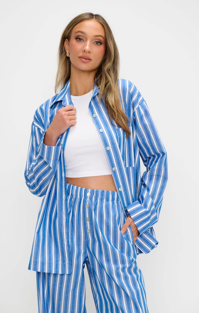 badge_model-wears-size-s