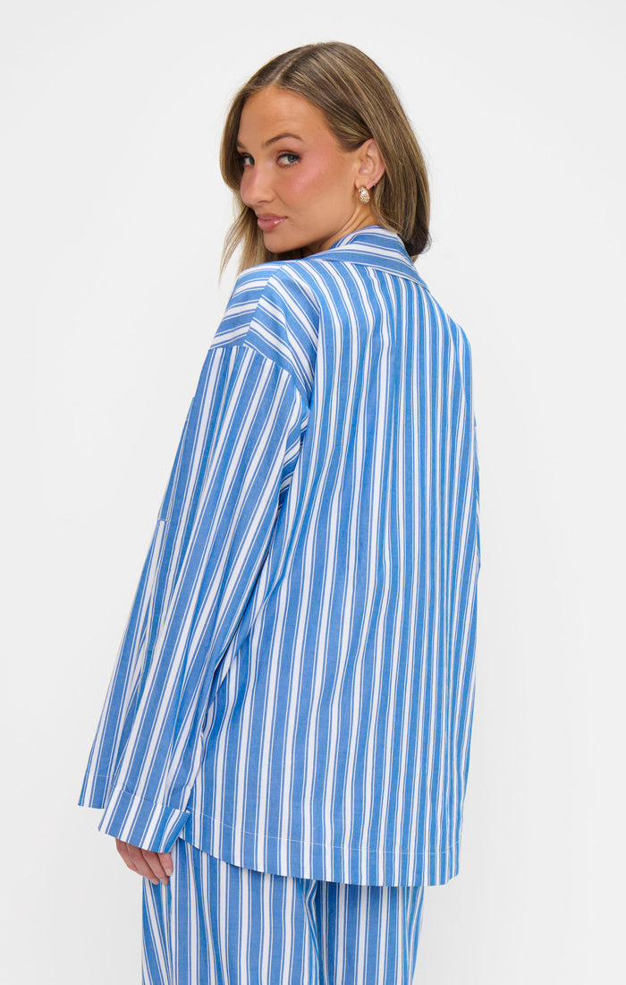 badge_model-wears-size-s